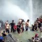 Pengunjung wisata alam Geyser Cisolok. l Istimewa