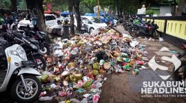 Tumpukan sampah di trotoar Jalan Palabuhanratu. l sukabumiheadlines.com