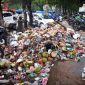 Tumpukan sampah di trotoar Jalan Palabuhanratu. l sukabumiheadlines.com