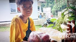 Revan Maulana, penjual ubi keliling. l Fery Heryadi