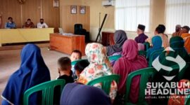 Emak-emak protes Pilkades Sundawenang. l sukabumiheadlines.com