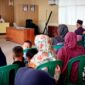 Emak-emak protes Pilkades Sundawenang. l sukabumiheadlines.com
