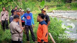 Pencarian korban luapan Sungai Cimaja. l Istimewa