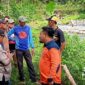 Pencarian korban luapan Sungai Cimaja. l Istimewa