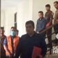 Kades Kabandungan Asep Saefudin mengenakan rompi orange. l Istimewa