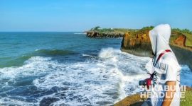 Pantai dan tebing Cicaladi. l Muhammad Ghalib Marasabessy