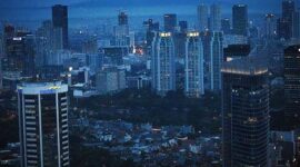 Gedung bertingkat dan rumah penduduk Jakarta. L Istimewa 