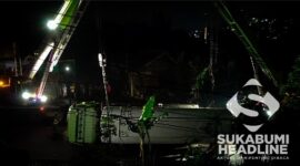 Evakuasi truk terguling di Cibadak. l sukabumiheadline.com
