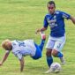 Ryohei Miyazaki terjungkal dihadang Eriyanto. l Istimewa