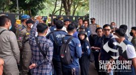 Aksi mahasiswa di DPRD Kabupaten Sukabumi. l sukabumiheadline.com