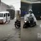 Jalan Cidahu digenangi air. l Febi Prayoga