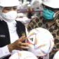 Khofifah Indar Parawansa mengunjungi pabrik Al Rihla. l Istimewa
