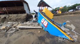 Bangunan disapu ombak Pantai Citepus. l Istimewa