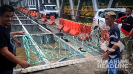 Warga protes dengan memasang jaring mainan. l Istimewa