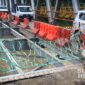 Warga protes dengan memasang jaring mainan. l Istimewa