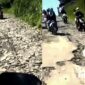 Jalan rusak di Caringin. l Istimewa 