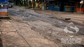 Jalan rusak di Jampang Tengah, Kabupaten Sukabumi. l Gungun Gunawan