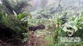 Mobil masuk jurang di Jampang Tengah. l Gungun Gunawan