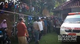 Jenazah Reni binti Uman tiba sebelum dimakamkan. l Istimewa 