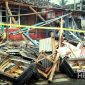Rumah terduga pelaku penusukan perangkat desa di Nyalindung dirusak massa. l Istimewa 