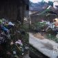 Sampah dibuang sembarangan di halaman rumah warga Cibadak. l Rehan Yudafirmansyah 