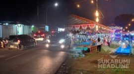 Macet di Parungkuda akibat pasar malam. l Herpiyana Apandi