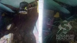 Tanah longsor di Parungkuda jebol rumah warga. l Istimewa