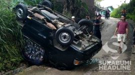 Mobil muatan kain terguling di Ciambar. l Istimewa