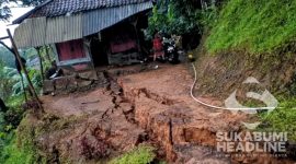 Warung milik Hasan rusak karena pergerakan tanah di Sagaranten. l Istimewa