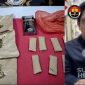 Barang bukti dan salah seorang pengedar narkoba di Sukabumi. l Istimewa