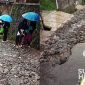 Jalan rusak di Sukalarang, Kabupaten Sukabumi. l Galih R Nurohim