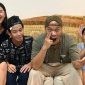 Selfi Nafilah bersama mantan suaminya, rapper Iwa K dan ketiga anaknya. l Istimewa