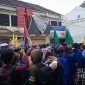 Aksi mahasiswa yang tergabung dalam IMM melakukan aksi lanjutan di Kantor KPU Kabupaten Sukabumi. l Istimewa