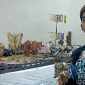Owner Crystals Shop, Galih Gunawan meraup dolar dari gang sempit. l Feryawi Heryadi