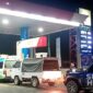 Antre membeli Pertalite di SPBU. l Feryawi Heryadi
