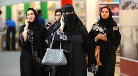 Siswi di Arab Saudi mengenakan abaya. l Istimewa