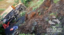 Truk masuk jurang di Jampang Tengah, Kabupaten Sukabumi. l sukabumiheadline.com