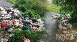 Tumpukan sampah di Kampung Cikareo, Sukabumi. l Laksana Bintang Pratama