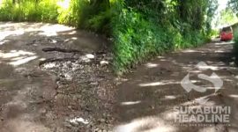 Jalan Bojonggenteng-Kalapanunggal, Sukabumi rusak parah. l sukabumiheadline.com