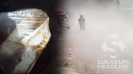 Warga membeli bubur terjatuh di Jl. Pelabuhan II yang berdebu siang dan malam. l Istimewa