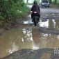 Jalan rusak ruas Bojonggenteng - Kalapanunggal. l Istimewa