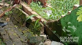 Tembok penahan dinding Kantor Kecamatan Surade ambruk. l Istimewa