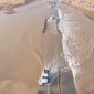 Salah satu lembah sungai terpanjang di Arab Saudi Wadi Al Rummah dipenuhi air. l AFP TV