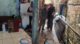Retakan lantai dipicu longsor di Baros, Kota Sukabumi. l BPBD Kota Sukabumi