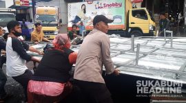 Billboard roboh di depan Pasar Parungkuda. l Istimewa
