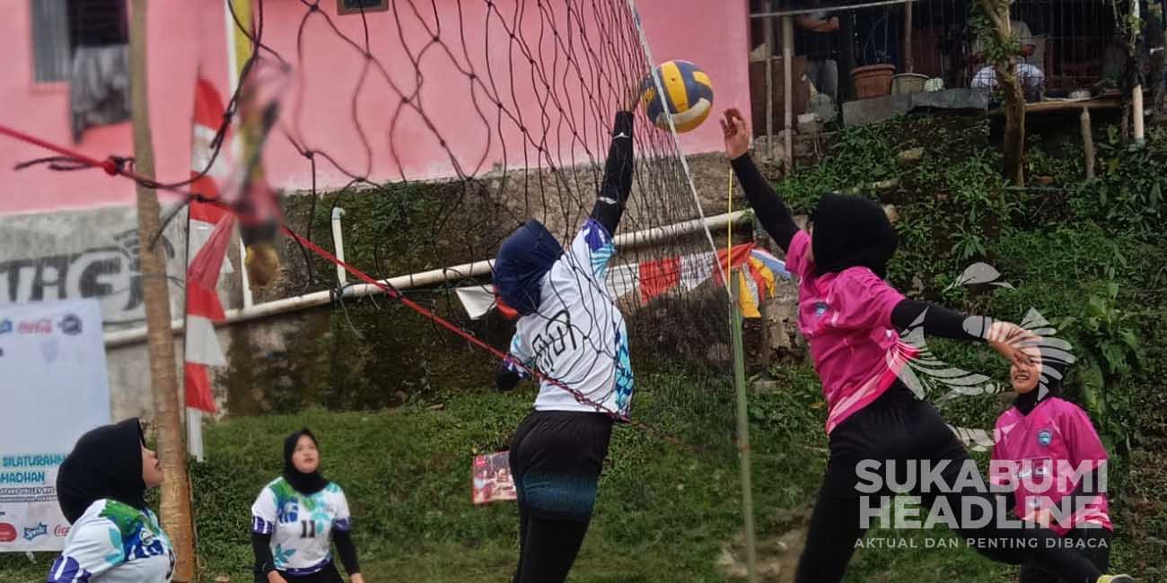 Turnamen bola voli putri di Lapang RVC Parungkuda. l Herpiyana Apandi