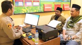 Ketua MUI Kecamatan Bojonggenteng, Ustadz Dadan Hamdani saat membuat laporan polisi. l Hasal Algofiki