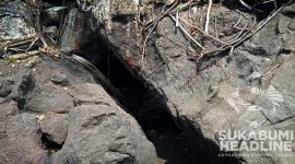 Goa Masigit di Pantai Karang Embe, Simpenan, Kabupaten Sukabumi. l sukabumiheadline.com
