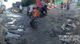 Jalan rusak di Gang Koramil, Cicurug. l sukabumiheadline.com
