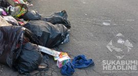 Tumpukan sampah di pinggir Jalan Nasional, Cicurug, Kabupaten Sukabumi. l sukabumiheadline.com
